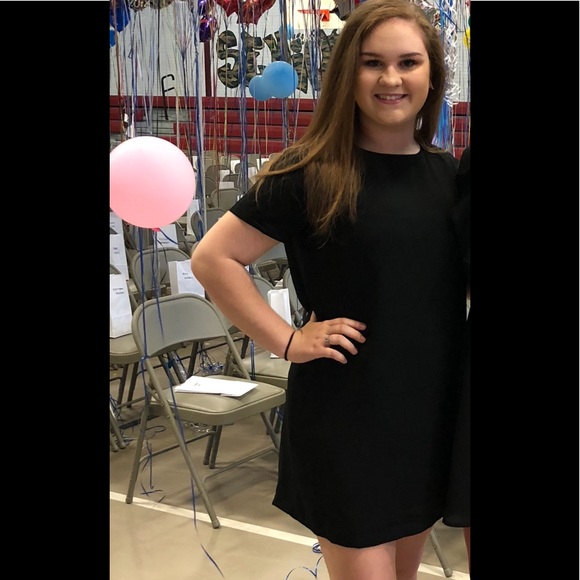 Black Lulus’s t shirt dress - Picture 1 of 3